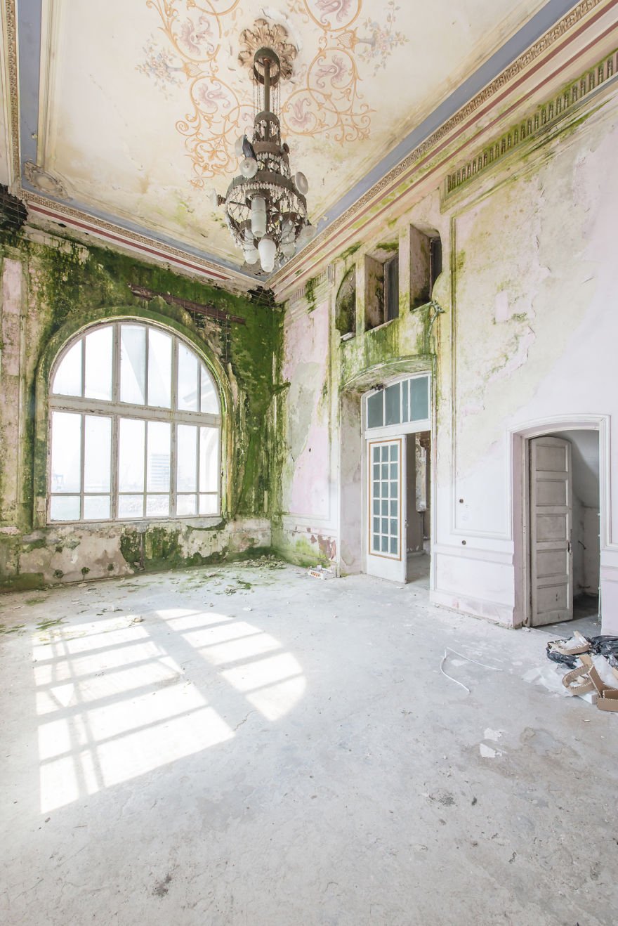 Το εγκαταλελειμμένο μαργαριτάρι της Ρουμανίας –Η μελαγχολική ομορφιά ενός ερειπωμένου καζίνο [εικόνες]  | iefimerida.gr 5