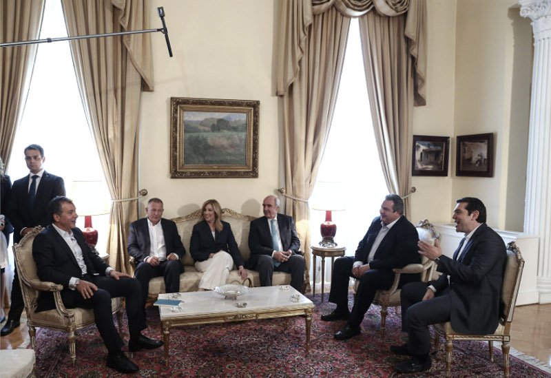 Με γκουρμέ λιχουδιά, αχινοσαλάτα, στο ταπεράκι, πήγε ο Καμμένος στο Προεδρικό | iefimerida.gr 3