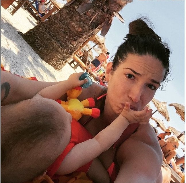 Η Εύα Λάσκαρη επτά μήνες μετά τη γέννα βάζει πάλι το μαγιό της [εικόνες] | iefimerida.gr 1