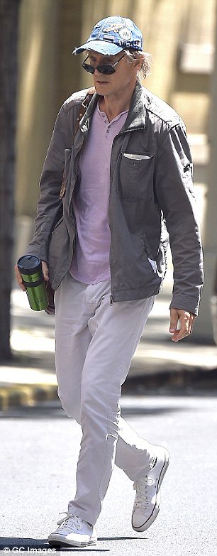 Κάτι συμβαίνει στον Λίαμ Νίσον -Αγνώριστος γυρνάει στους δρόμους [εικόνες] | iefimerida.gr 4