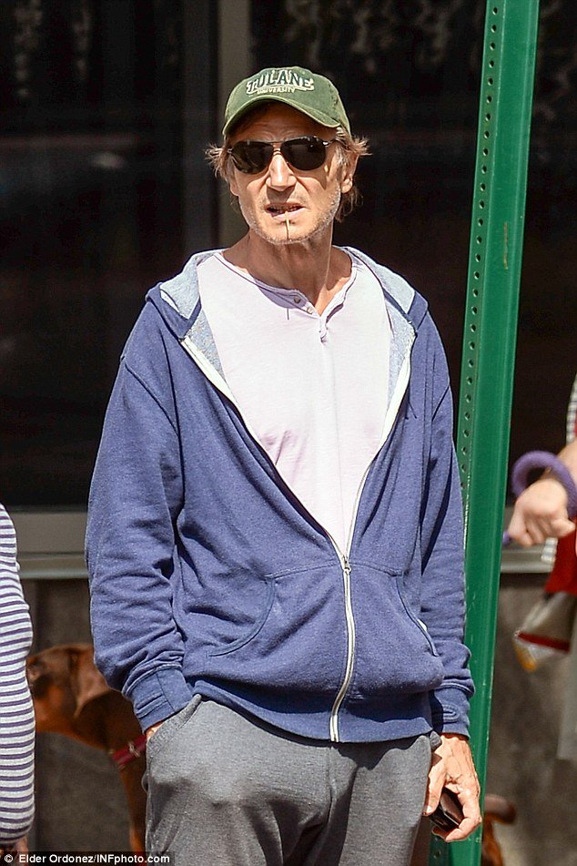 Κάτι συμβαίνει στον Λίαμ Νίσον -Αγνώριστος γυρνάει στους δρόμους [εικόνες] | iefimerida.gr 1