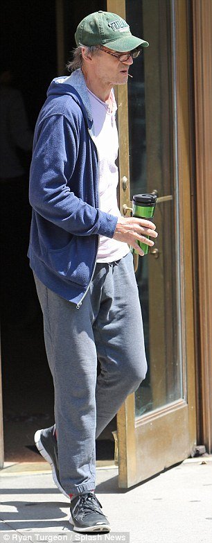 Κάτι συμβαίνει στον Λίαμ Νίσον -Αγνώριστος γυρνάει στους δρόμους [εικόνες] | iefimerida.gr 2