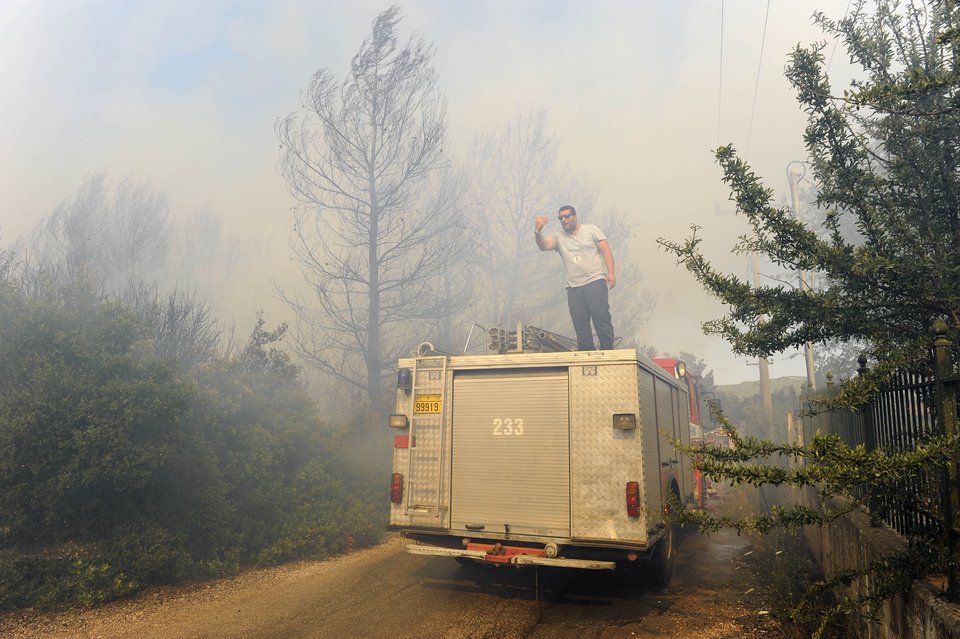 Μεγάλες καταστροφές από τις φωτιές -Πυρκαγιά και στη Σκύρο [εικόνες] | iefimerida.gr 4
