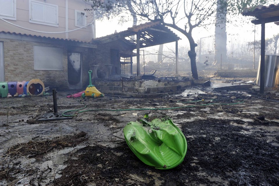 Μεγάλες καταστροφές από τις φωτιές -Πυρκαγιά και στη Σκύρο [εικόνες] | iefimerida.gr 6
