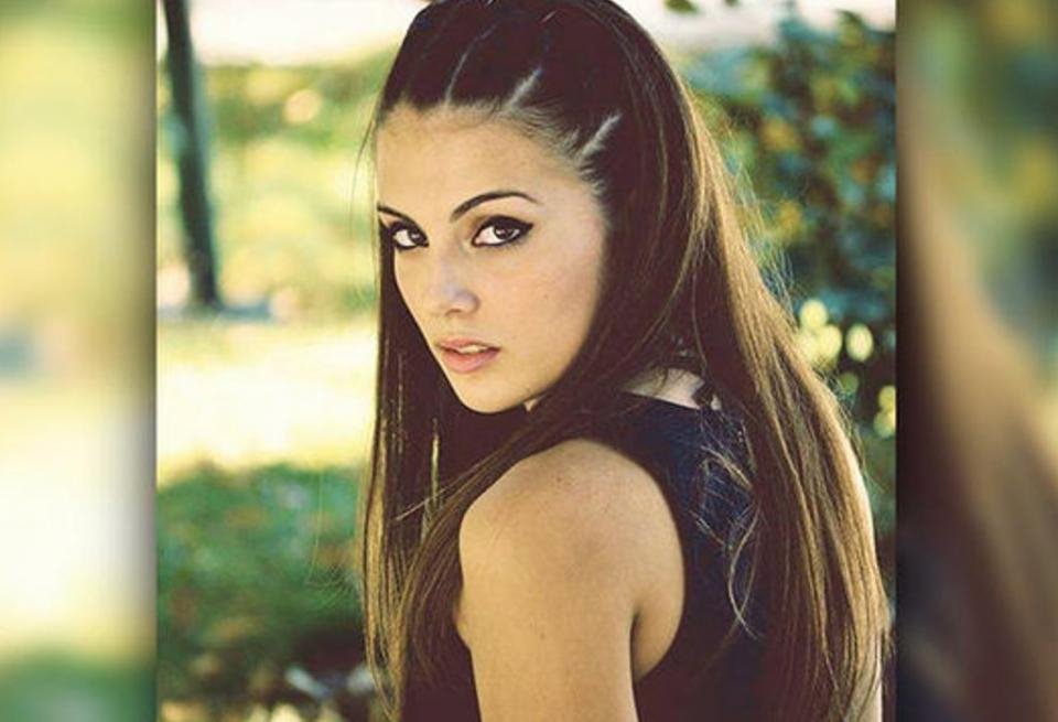 Η πανέμορφη κόρη της Ευγενίας Μανωλίδου πρωταγωνίστρια σε video clip [εικόνες & βίντεο] | iefimerida.gr 3