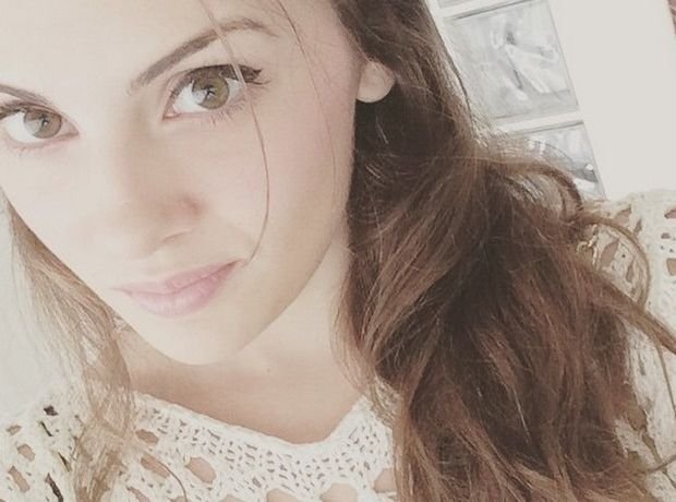 Η πανέμορφη κόρη της Ευγενίας Μανωλίδου πρωταγωνίστρια σε video clip [εικόνες & βίντεο] | iefimerida.gr 0