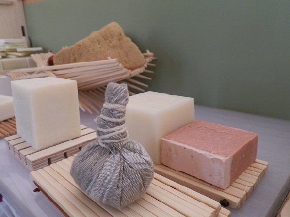 Η άγνωστη Βραζιλιάνα κόρη του Αλέξανδρου Λυκουρέζου -Ζει στην Αίγινα, δημιουργεί φυτικά σαπούνια [εικόνες] | iefimerida.gr 7