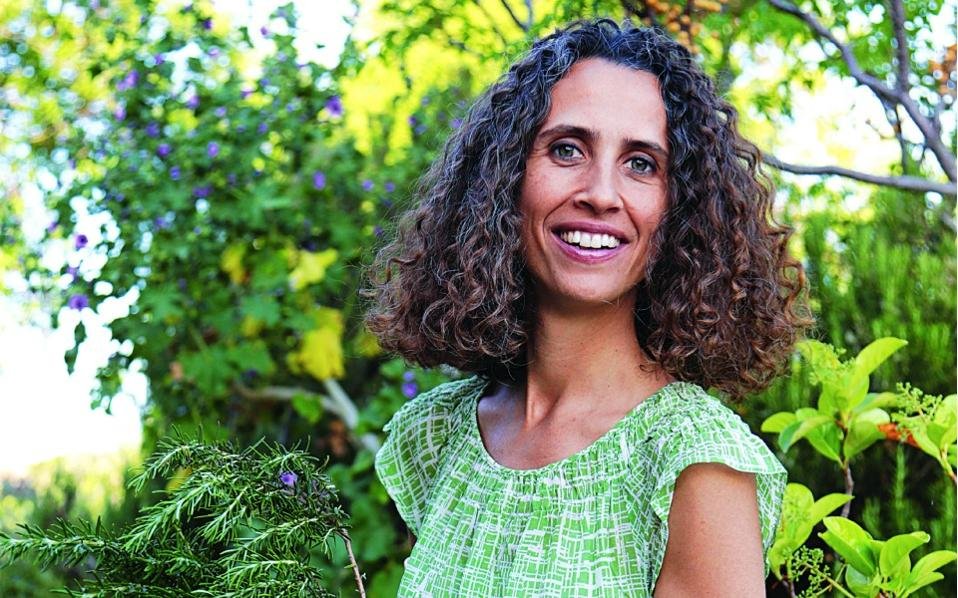 Η άγνωστη Βραζιλιάνα κόρη του Αλέξανδρου Λυκουρέζου -Ζει στην Αίγινα, δημιουργεί φυτικά σαπούνια [εικόνες] | iefimerida.gr 5