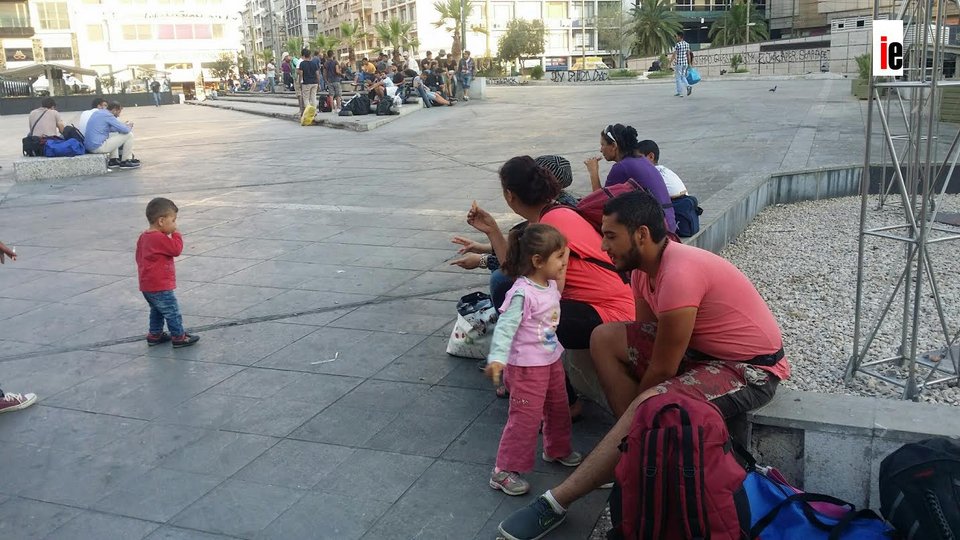 Νέα απόβαση μεταναστών στην Ομόνοια -Μανάδες με μικρά παιδιά, μωρά.. [εικόνες] | iefimerida.gr 4