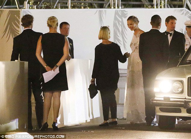 Πριγκιπικός γάμος στο Μονακό: Παντρεύτηκε ο εγγονός της Γκρέις Κέλι -Το ρομαντικό, διαφορετικό νυφικό της ζάπλουτης Ιταλίδας νύφης [εικόνες]  | iefimerida.gr 2