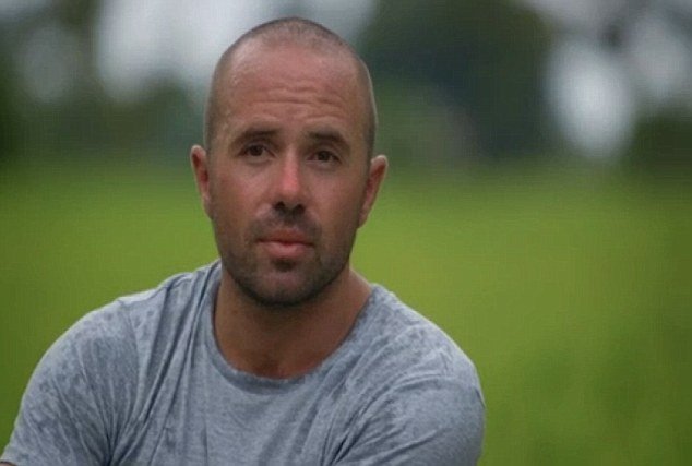 Ο τραπεζίτης που τα παράτησε όλα για μια καλύβα από μπαμπού σε νησί στην Ασία [εικόνες]   | iefimerida.gr 0