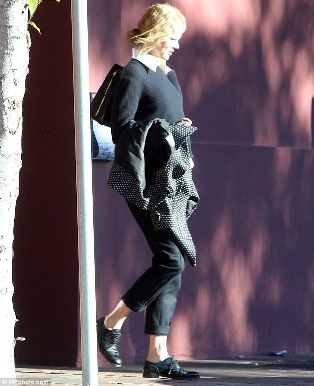  Μια άλλη Νικόλ Κίντμαν: Αβαφη και αχτένιστη στους δρόμους του Σίδνεϊ [εικόνες]  | iefimerida.gr 4