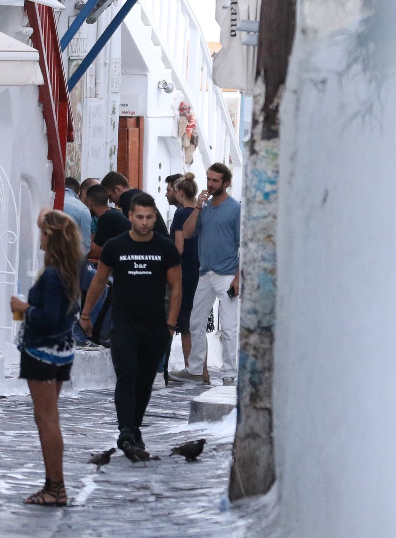 Σταύρος Νιάρχος-Τζέσικα Χαρτ: Ερωτευμένοι στη Μύκονο [εικόνες] | iefimerida.gr 0