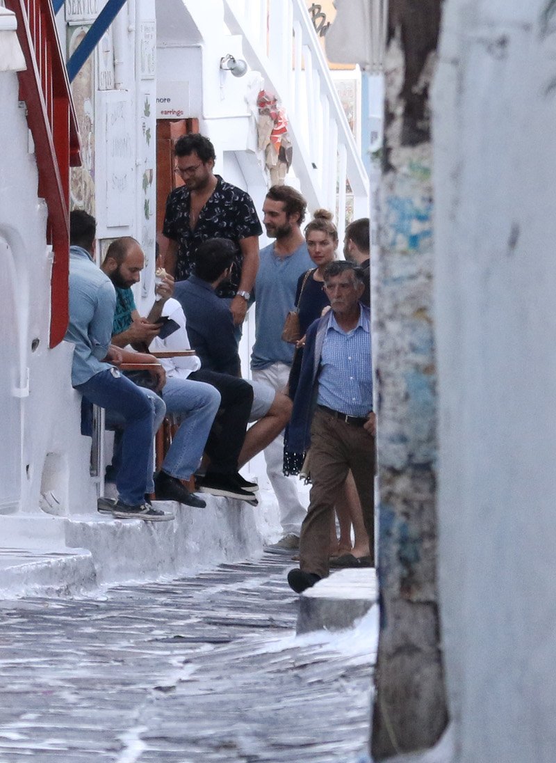 Σταύρος Νιάρχος-Τζέσικα Χαρτ: Ερωτευμένοι στη Μύκονο [εικόνες] | iefimerida.gr 2