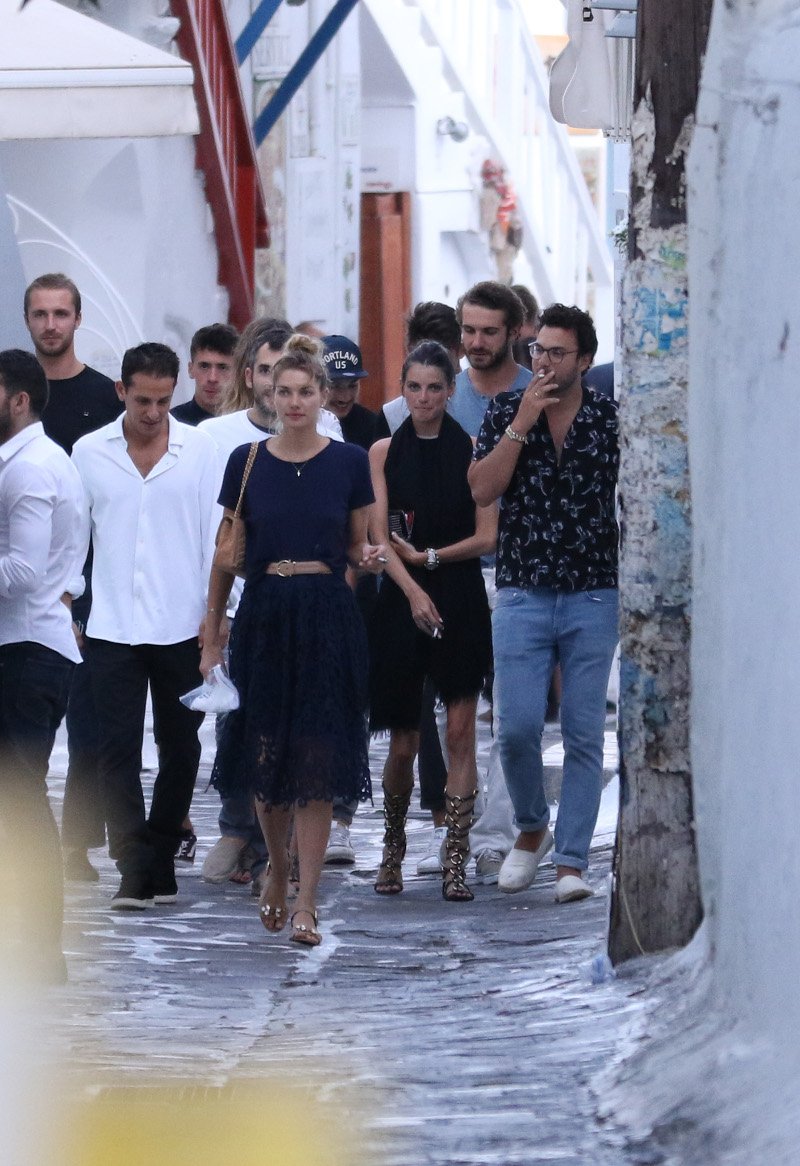 Σταύρος Νιάρχος-Τζέσικα Χαρτ: Ερωτευμένοι στη Μύκονο [εικόνες] | iefimerida.gr 4