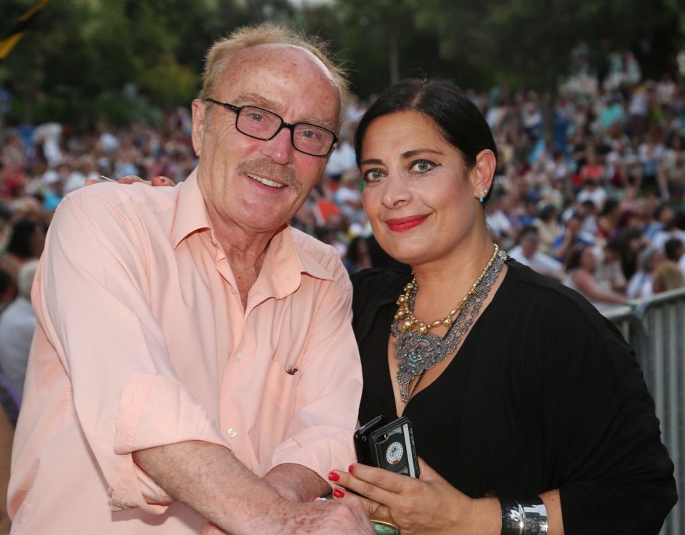 Αγνώριστη η τραγουδίστρια Αλέξια - Με μαύρα μαλλιά και κοτσιδάκια [εικόνες] | iefimerida.gr 3