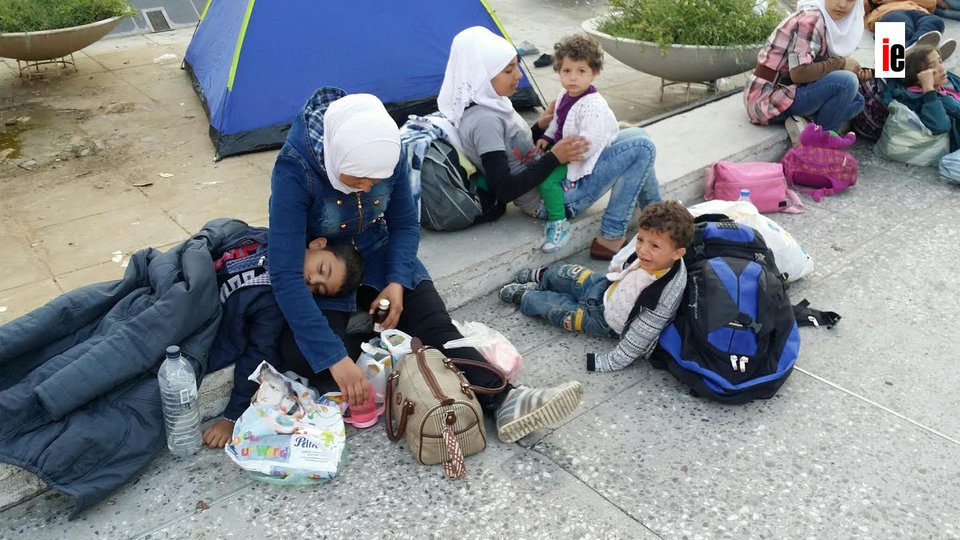Σε καταυλισμό μεταναστών μετατράπηκε η Ομόνοια -200 Σύροι έστησαν σκηνές [εικόνες]  | iefimerida.gr 0