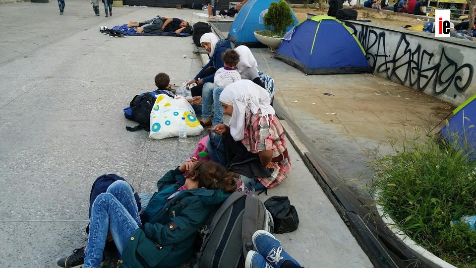 Σε καταυλισμό μεταναστών μετατράπηκε η Ομόνοια -200 Σύροι έστησαν σκηνές [εικόνες]  | iefimerida.gr 4