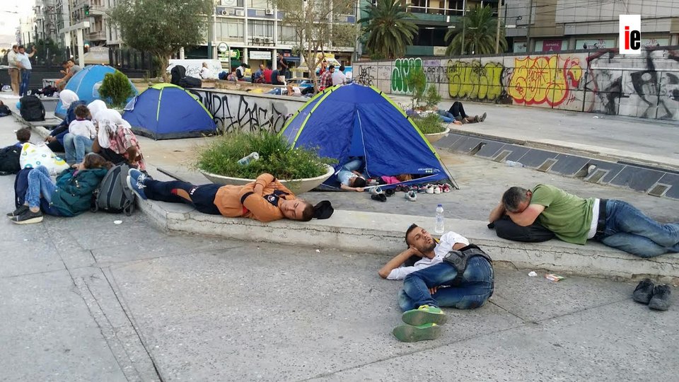 Σε καταυλισμό μεταναστών μετατράπηκε η Ομόνοια -200 Σύροι έστησαν σκηνές [εικόνες]  | iefimerida.gr 13