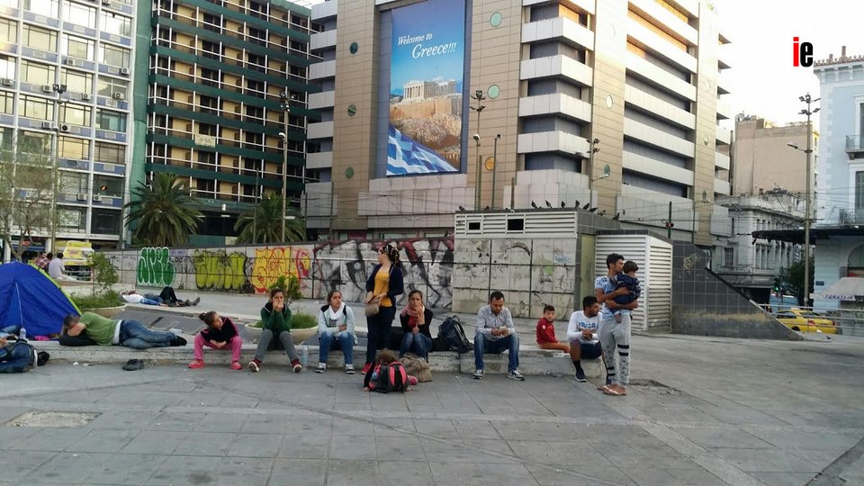 Σε καταυλισμό μεταναστών μετατράπηκε η Ομόνοια -200 Σύροι έστησαν σκηνές [εικόνες]  | iefimerida.gr 14