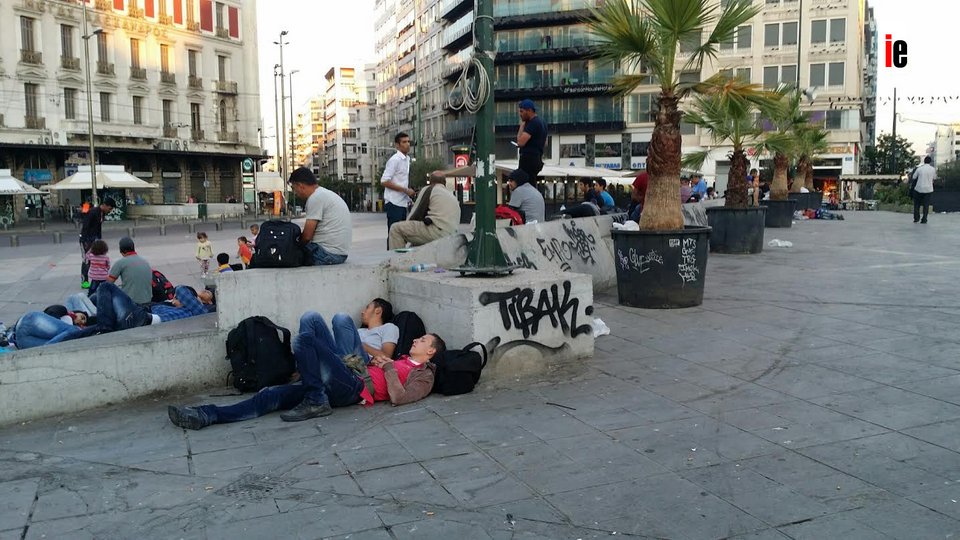 Σε καταυλισμό μεταναστών μετατράπηκε η Ομόνοια -200 Σύροι έστησαν σκηνές [εικόνες]  | iefimerida.gr 15