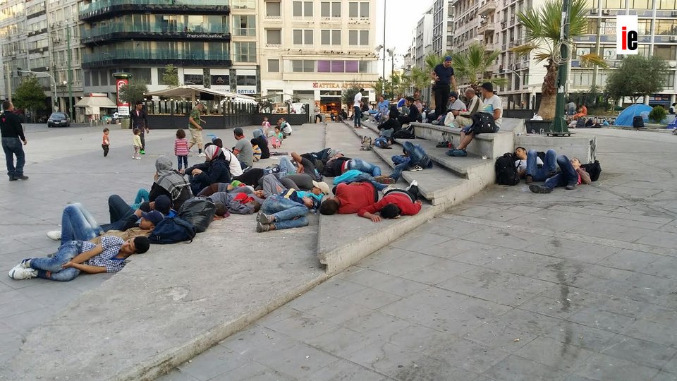 Σε καταυλισμό μεταναστών μετατράπηκε η Ομόνοια -200 Σύροι έστησαν σκηνές [εικόνες]  | iefimerida.gr 18