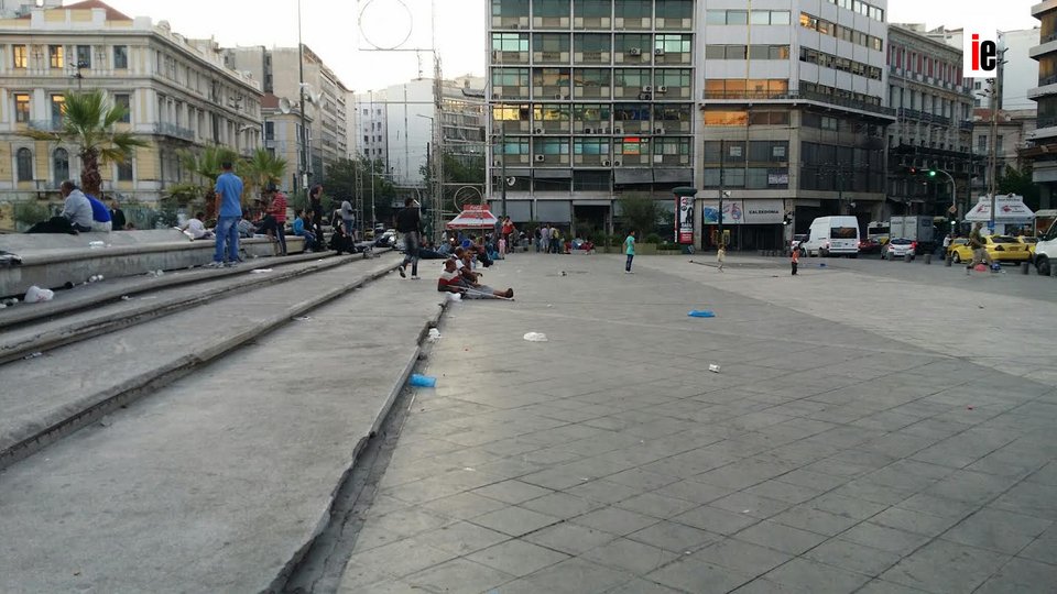 Σε καταυλισμό μεταναστών μετατράπηκε η Ομόνοια -200 Σύροι έστησαν σκηνές [εικόνες]  | iefimerida.gr 11