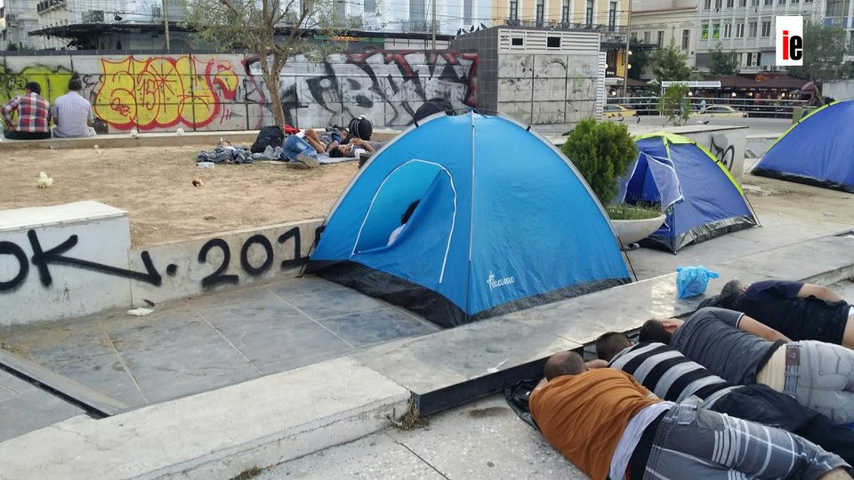 Σε καταυλισμό μεταναστών μετατράπηκε η Ομόνοια -200 Σύροι έστησαν σκηνές [εικόνες]  | iefimerida.gr 10