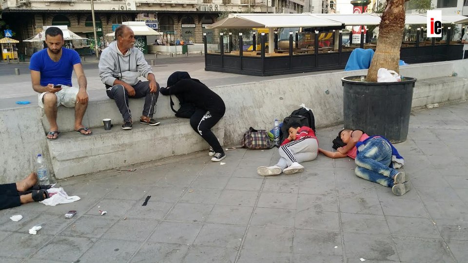 Σε καταυλισμό μεταναστών μετατράπηκε η Ομόνοια -200 Σύροι έστησαν σκηνές [εικόνες]  | iefimerida.gr 8