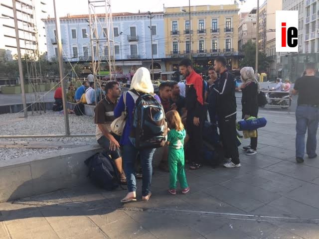 Οι μετανάστες έστησαν σκηνές στο Πεδίον του Αρεως [εικόνες] | iefimerida.gr 3