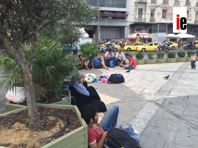 Οι μετανάστες έστησαν σκηνές στο Πεδίον του Αρεως [εικόνες] | iefimerida.gr 4