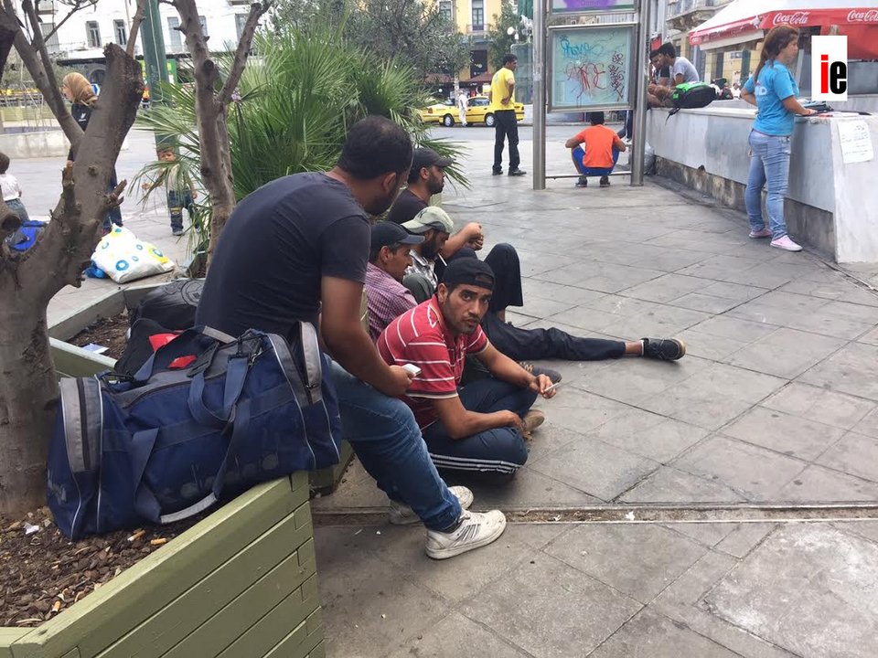 Οι μετανάστες έστησαν σκηνές στο Πεδίον του Αρεως [εικόνες] | iefimerida.gr 6