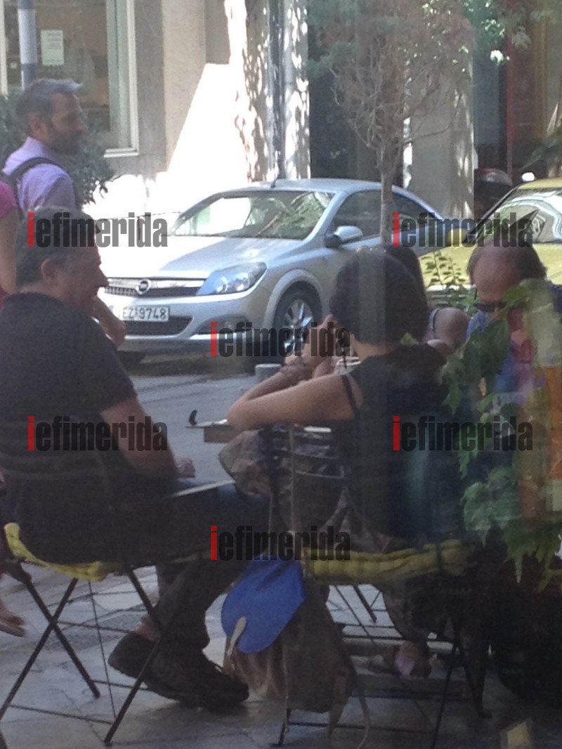 Οι βουλευτές του ΣΥΡΙΖΑ που ψήφισαν «παρών» πίνουν καφέ στο κέντρο της Αθήνας -Δύο ώρες συζητούσαν για κυβέρνηση και κόμμα [εικόνες] | iefimerida.gr 1