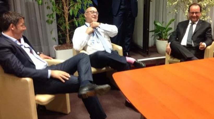 Πέταξαν τις γραβάτες τους Ρέντσι και Σαπέν [εικόνα] | iefimerida.gr 0