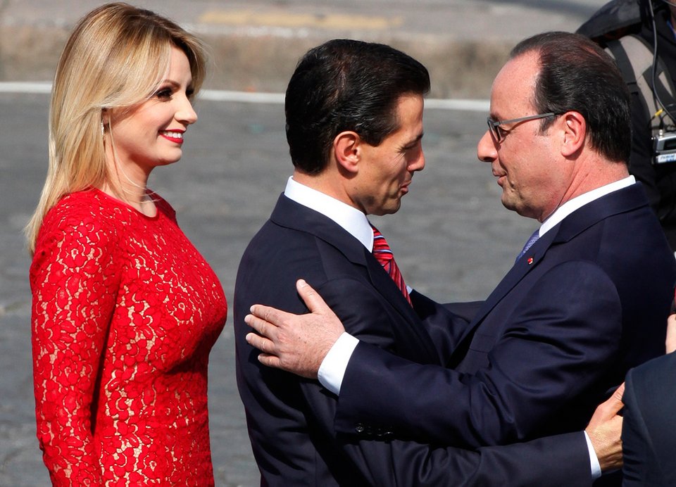 Ο Ολάντ έπαθε δημόσια αμόκ με τη γυναίκα του Μεξικανού Προέδρου -Αφήνιασε, η είδηση κάνει τον γύρο του κόσμου [εικόνες] | iefimerida.gr 0