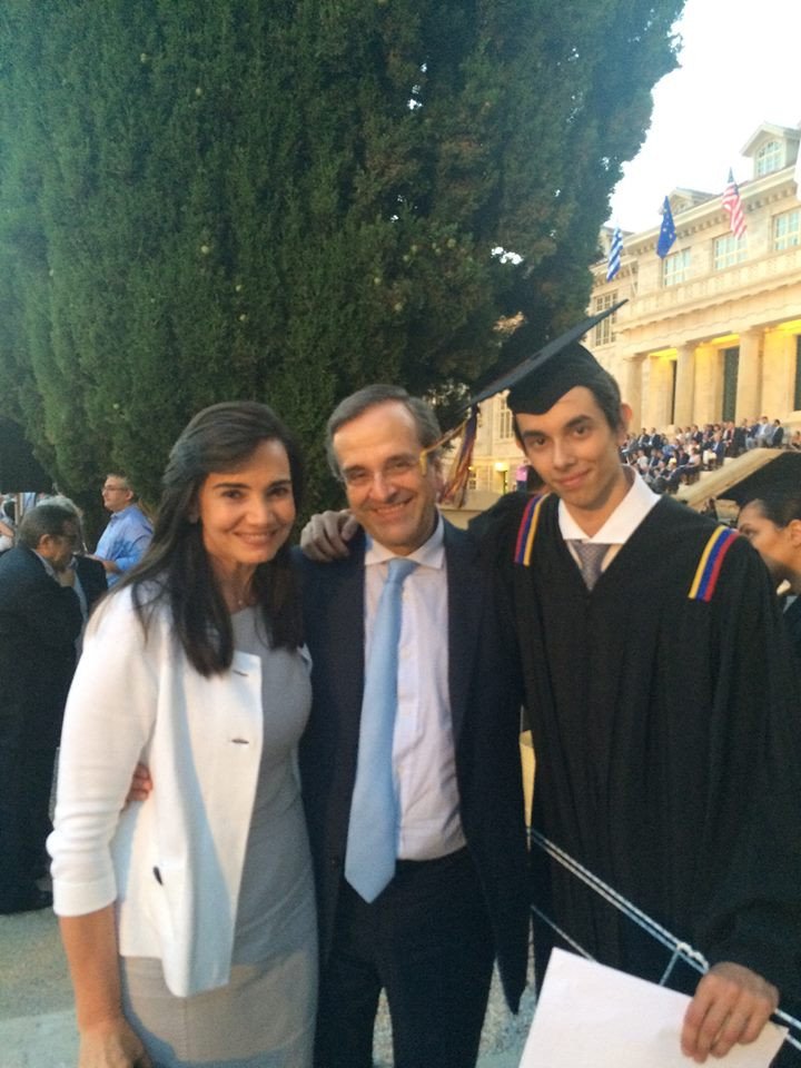 Αντώνης και Γεωργία Σαμαρά αγκαλιά με τον γιο τους [εικόνες] | iefimerida.gr 0