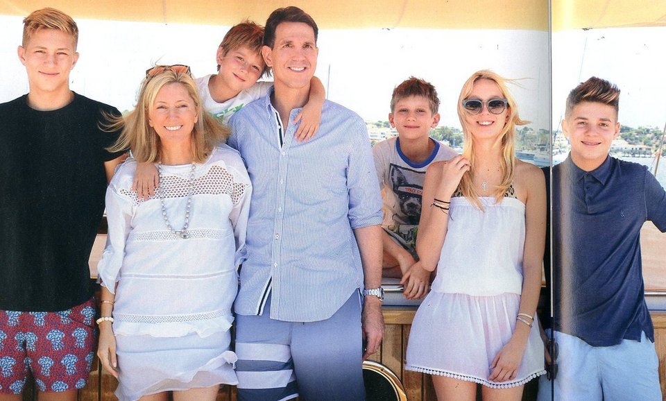 Ο Κωνσταντίνος Γλύξμπουργκ με τα εγγόνια του κάνει βαρκάδες στις Σπέτσες [εικόνες] | iefimerida.gr 5