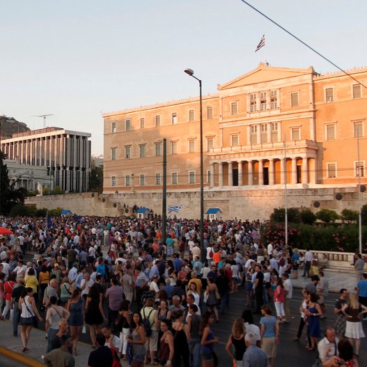 Ολοκληρώθηκε η συγκέντρωση των υποστηρικτών του «Μένουμε Ευρώπη» στο Σύνταγμα [εικόνες] | iefimerida.gr 0