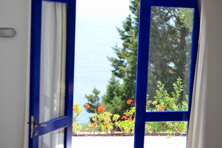 Silver Island Yoga Retreat: Τo ελληνικό ιδιωτικό νησί όπου κάνουν γιόγκα - Το ανακάλυψε Βρετανή blogger και το αποθεώνει [εικόνες] | iefimerida.gr 1