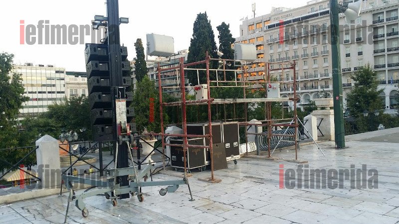 Πυρετώδεις προετοιμασίες, από τα χαράματα, στο Σύνταγμα για την ομιλία Τσίπρα: Υπερπαραγωγή με εξέδρες, ηχοσυστήματα, μεγάφωνα [εικόνες]  | iefimerida.gr 4
