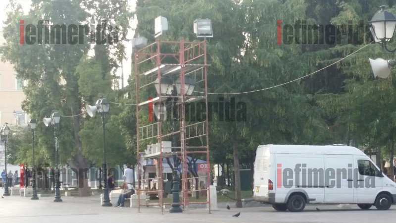 Πυρετώδεις προετοιμασίες, από τα χαράματα, στο Σύνταγμα για την ομιλία Τσίπρα: Υπερπαραγωγή με εξέδρες, ηχοσυστήματα, μεγάφωνα [εικόνες]  | iefimerida.gr 6