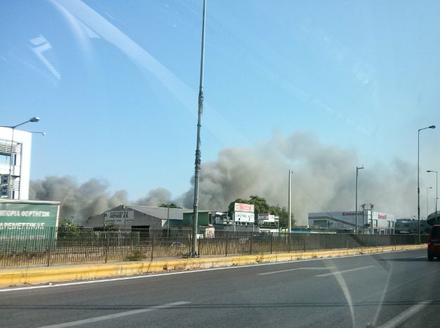 Τεράστια πυρκαγιά στο Αιγάλεω -Σε μεγάλη χαρτοβιομηχανία [εικόνες] | iefimerida.gr 7