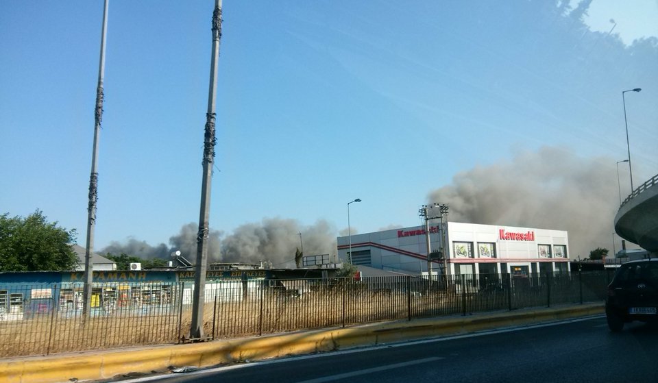 Τεράστια πυρκαγιά στο Αιγάλεω -Σε μεγάλη χαρτοβιομηχανία [εικόνες] | iefimerida.gr 6