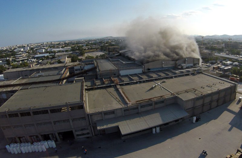 Τεράστια πυρκαγιά στο Αιγάλεω -Σε μεγάλη χαρτοβιομηχανία [εικόνες] | iefimerida.gr 0