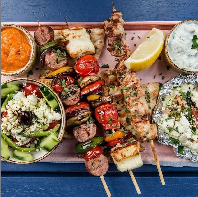 Ενα απίθανο μαγαζί με άρωμα Ελλάδας στο Λονδίνο - Για σουβλάκι με φόντο... κίονες [εικόνες] | iefimerida.gr 5