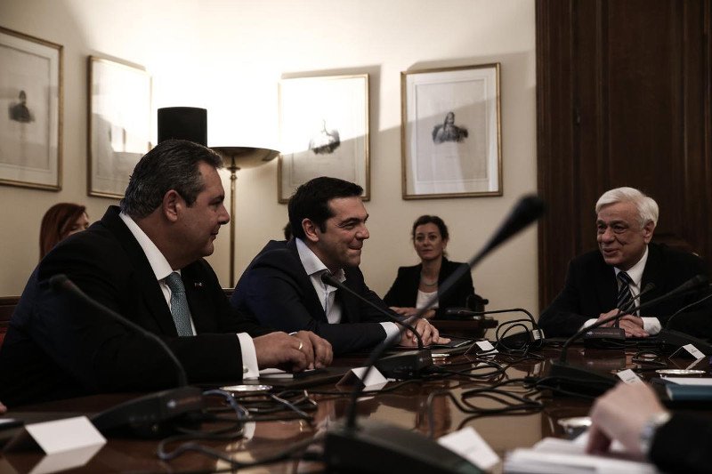 Καυτό παρασκήνιο στο Προεδρικό -Τα τσιγάρα του Λαφαζάνη, η ξύλινη γλώσσα και οι άγριες ματιές του Τσίπρα | iefimerida.gr 4