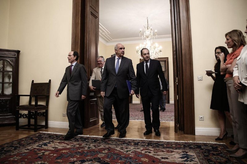 Καυτό παρασκήνιο στο Προεδρικό -Τα τσιγάρα του Λαφαζάνη, η ξύλινη γλώσσα και οι άγριες ματιές του Τσίπρα | iefimerida.gr 5