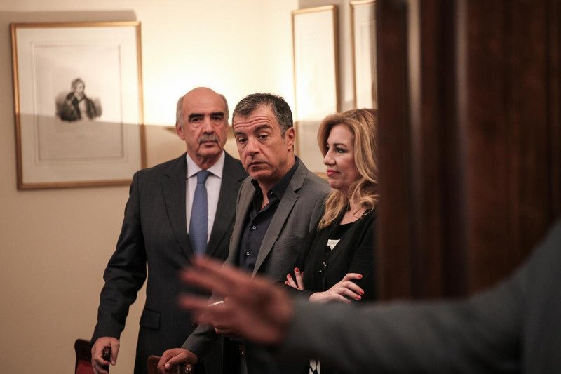 Καυτό παρασκήνιο στο Προεδρικό -Τα τσιγάρα του Λαφαζάνη, η ξύλινη γλώσσα και οι άγριες ματιές του Τσίπρα | iefimerida.gr 2
