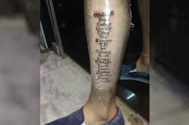 Δεν θα ξεχάσει ποτέ τις διακοπές στα Μάλια: Βρετανός έκανε τατουάζ με τα ονόματα όλων των φίλων του [εικόνες] | iefimerida.gr 2