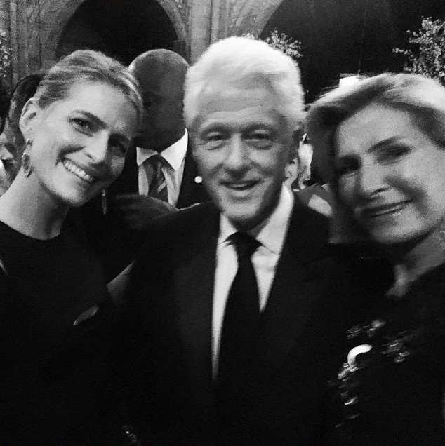 Η Τατιάνα Μπλάτνικ αγκαλιά με τον Μπιλ Κλίντον [εικόνα] | iefimerida.gr 0